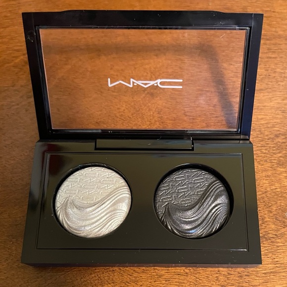 MAC Extra Dimension Eye Shadow x 2
Treasure Me/Tall, Dark and Handsome - Picture 3 of 3
